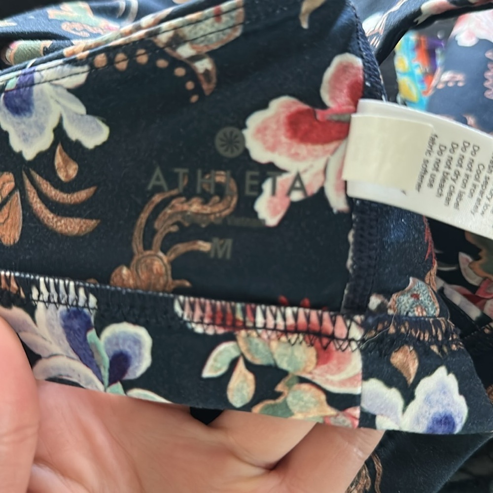 Athleta Floral Print Sports Bra. Removable padding. Size medium. - Picture 7 of 7